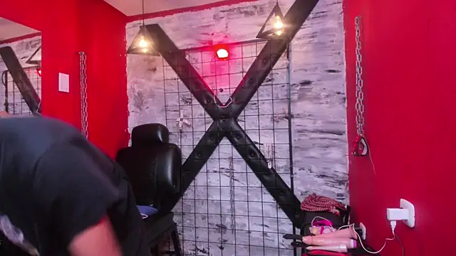 Snapshot of Isa_n_Jack chatting on 12.21.25 Isa n Jack online show from 12.21.25