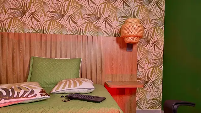 Mia Cullen online show from 02.26.26