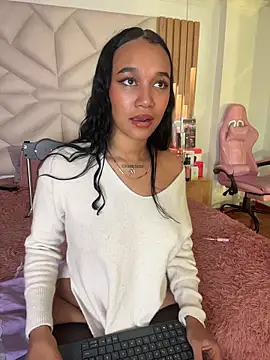 coraline vera online show from 04.15.26