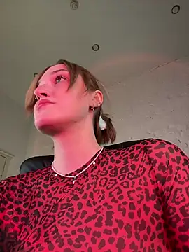 Snapshot of PollyRiven chatting on 11.28.25 PollyRiven online show from 11.28.25