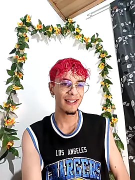 Snapshot of 2_milo_verus_4 chatting on 11.27.25 2 milo verus 4 online show from 11.27.25