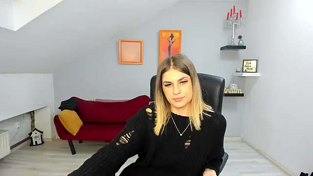 SarahOwenn online show from 12.22.25