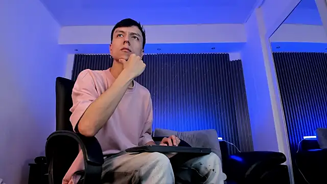 Snapshot of Bastthianxxx chatting on 11.29.25 Bastthianxxx online show from 11.29.25