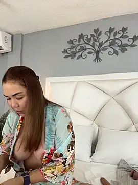 Snapshot of AnnaJaimes chatting on 05.15.26 AnnaJaimes online show from 05.15.26