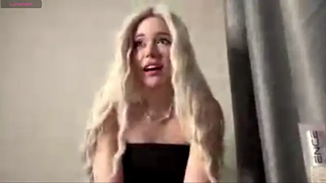 Snapshot of ElyaMur chatting on 02.19.26 ElyaMur online show from 02.19.26