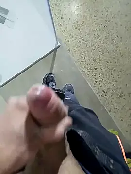 Snapshot of nofaceloverss chatting on 12.22.25 nofaceloverss online show from 12.22.25