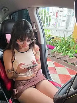 Snapshot of Mia_fiire chatting on 11.30.25 Mia fiire online show from 11.30.25