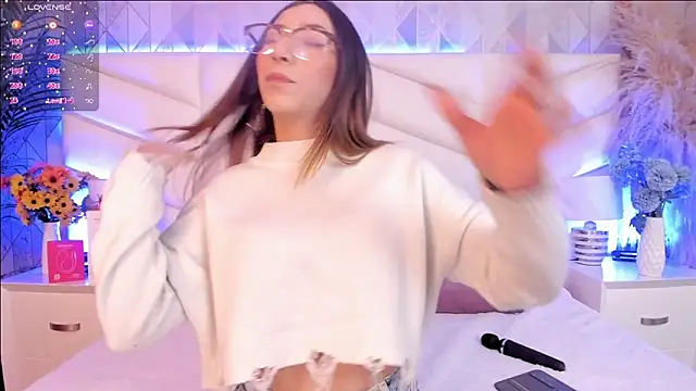 Lizzi Hotman  online show from 03.17.26