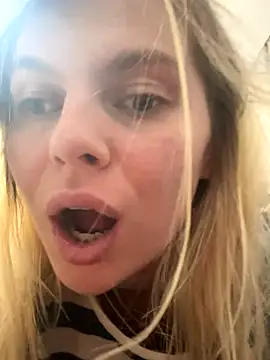 Snapshot of d0uble_trouble chatting on 11.28.25 d0uble trouble online show from 11.28.25