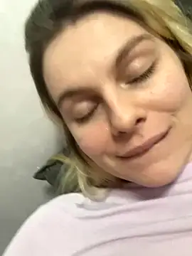 Snapshot of d0uble_trouble chatting on 12.01.25 d0uble trouble online show from 12.01.25