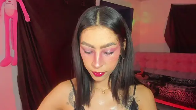 Snapshot of Ounla_Sweet chatting on 05.26.26 Ounla Sweet online show from 05.26.26
