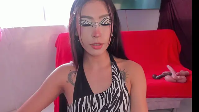 Snapshot of Ounla_Sweet chatting on 06.25.26 Ounla Sweet online show from 06.25.26