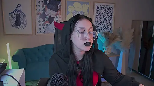 VivianMalone online show from 12.03.25