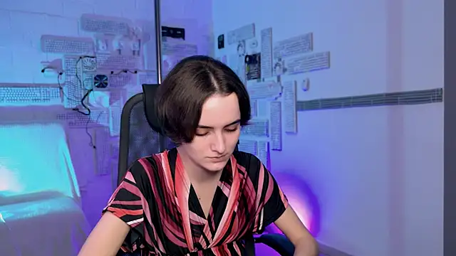 KateWillows online show from 12.03.25