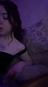 Tinashiny online show from 11.28.25