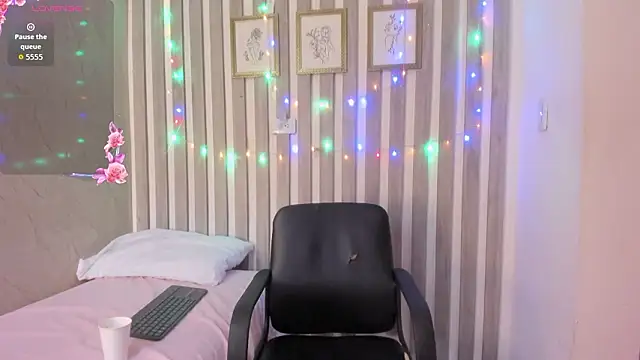  Zoecooper online show from 02.02.26