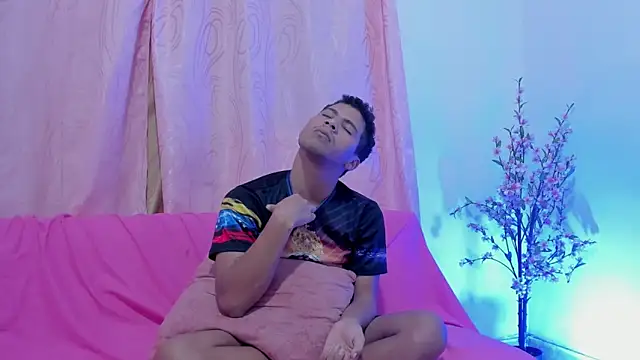 Snapshot of Peter_boys_1 chatting on 12.01.25 Peter boys 1 online show from 12.01.25