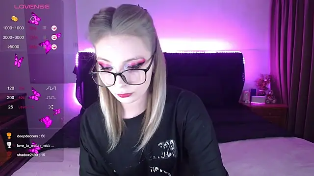 Snapshot of amyshhka chatting on 11.30.25 amyshhka online show from 11.30.25