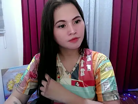 Snapshot of pinay_lover143 chatting on 05.26.26 pinay lover143 online show from 05.26.26
