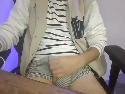 Snapshot of dark_blue90 chatting on 12.02.25 dark blue90 online show from 12.02.25