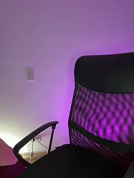 Snapshot of Julieta-8 chatting on 11.30.25 Julieta-8 online show from 11.30.25