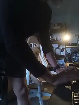 Snapshot of DanWolverin chatting on 02.11.26 DanWolverin online show from 02.11.26