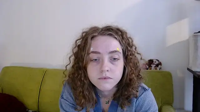 Snapshot of DeliaBlew chatting on 12.17.25 DeliaBlew online show from 12.17.25