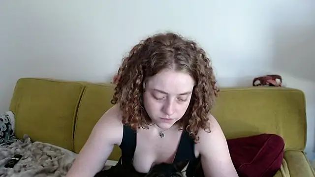 Snapshot of DeliaBlew chatting on 05.30.26 DeliaBlew online show from 05.30.26