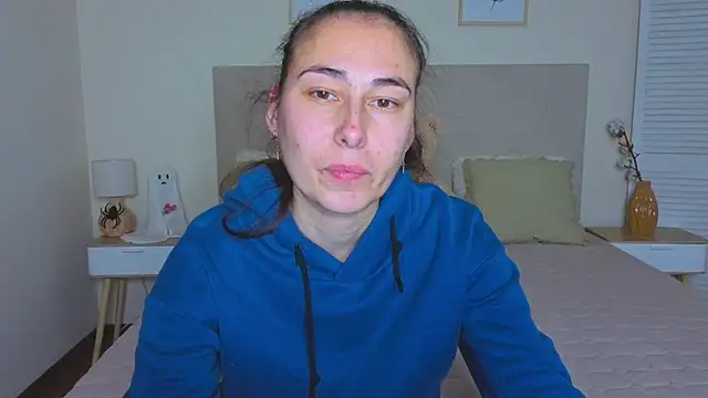 Snapshot of Olivia_milf_ chatting on 11.29.25 Olivia milf online show from 11.29.25