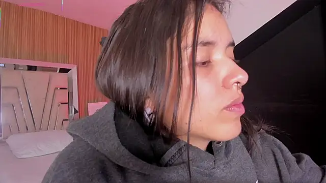 Cherrybombs  online show from 04.16.26