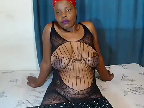 Snapshot of SexyMellow21 chatting on 11.30.25 SexyMellow21 online show from 11.30.25