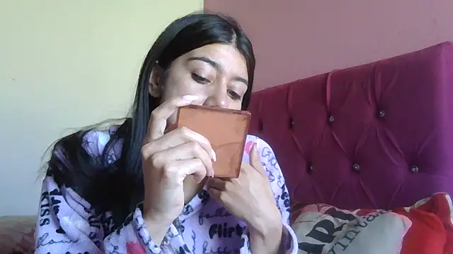 Snapshot of TaylorLove- chatting on 12.15.25 TaylorLove- online show from 12.15.25