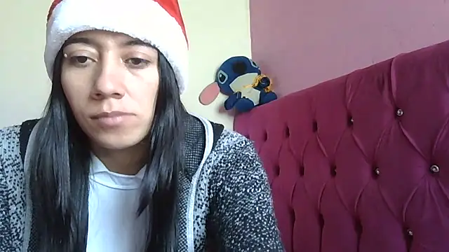 Snapshot of TaylorLove- chatting on 12.18.25 TaylorLove- online show from 12.18.25