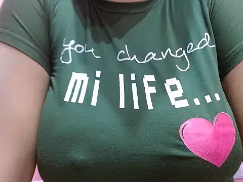Snapshot of Milf_Momy chatting on 03.22.26 Milf Momy online show from 03.22.26