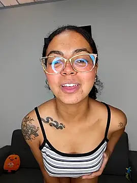 Snapshot of __VioletaHeaven__ chatting on 12.18.25 VioletaHeaven online show from 12.18.25