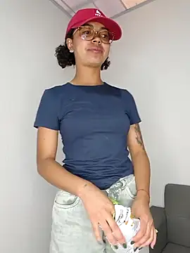 Snapshot of __VioletaHeaven__ chatting on 02.14.26 VioletaHeaven online show from 02.14.26