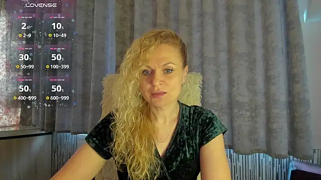 Snapshot of LanaLight_x chatting on 05.21.26 LanaLight x online show from 05.21.26