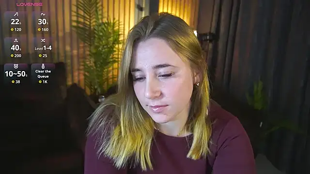 Snapshot of KailaVoss chatting on 12.03.25 KailaVoss online show from 12.03.25