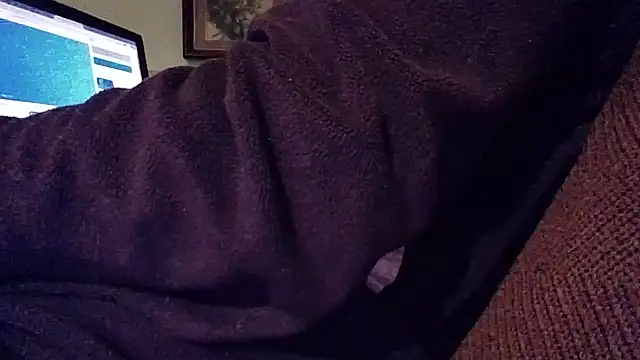 Snapshot of gatitachula93 chatting on 12.17.25 gatitachula93 online show from 12.17.25