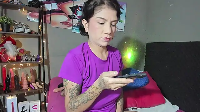 Snapshot of Shadia_Squirt chatting on 10.21.25 Shadia Squirt online show from 10.21.25