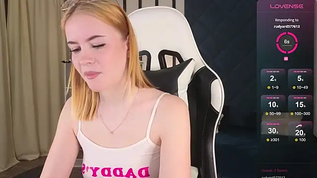 shinyluna1 online show from 12.02.25