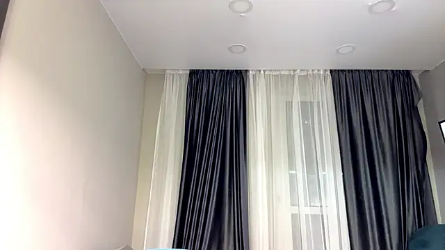 Snapshot of ShirlStyer chatting on 12.20.25 ShirlStyer online show from 12.20.25