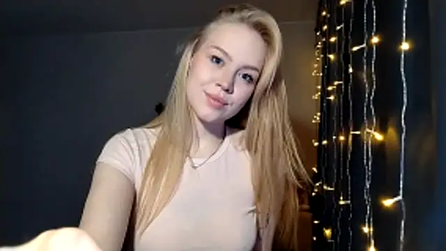 Snapshot of LunaPeony chatting on 01.19.26 LunaPeony online show from 01.19.26