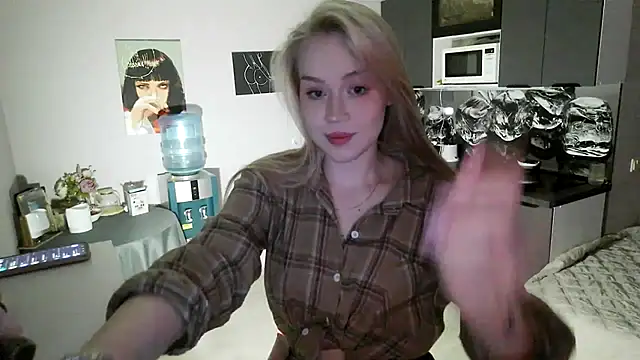 Snapshot of LunaPeony chatting on 02.04.26 LunaPeony online show from 02.04.26