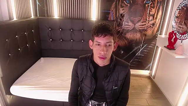 AleJines   online show from 12.02.25