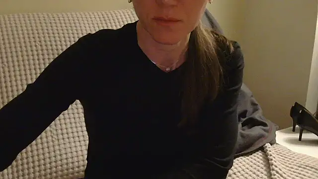 Snapshot of AuroraAG chatting on 04.13.26 AuroraAG online show from 04.13.26