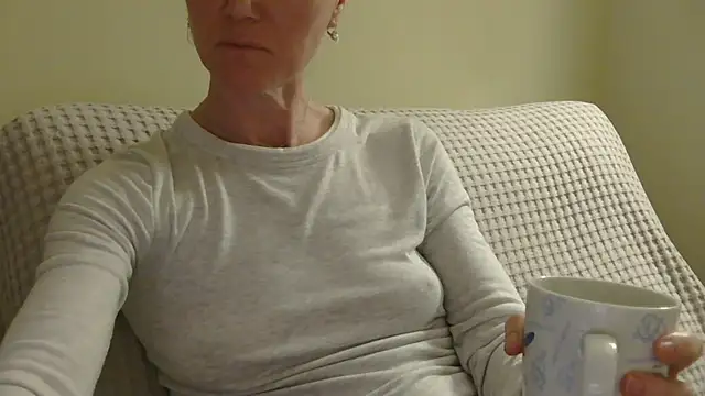 Snapshot of AuroraAG chatting on 04.14.26 AuroraAG online show from 04.14.26