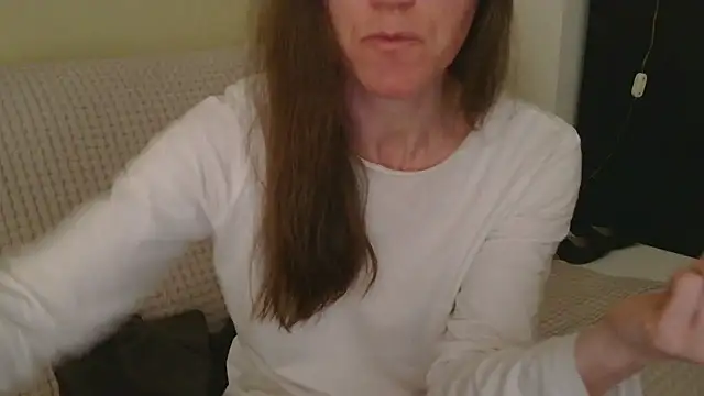 Snapshot of AuroraAG chatting on 04.15.26 AuroraAG online show from 04.15.26