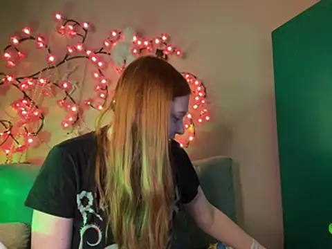 Snapshot of Ungoliant_Kiss chatting on 04.19.26 Ungoliant Kiss online show from 04.19.26