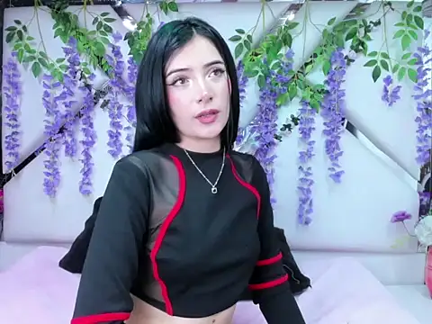 Snapshot of liinzy_rouse69 chatting on 12.15.25 liinzy rouse69 online show from 12.15.25